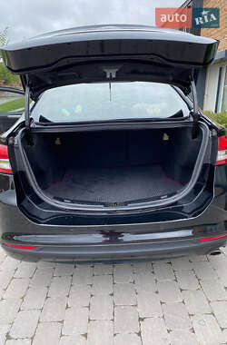 Седан Ford Fusion 2017 в 