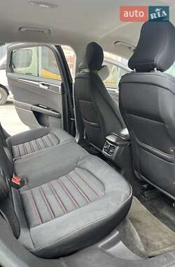 Седан Ford Fusion 2015 в 