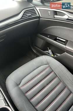 Седан Ford Fusion 2015 в 