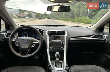 Седан Ford Fusion 2013 в 