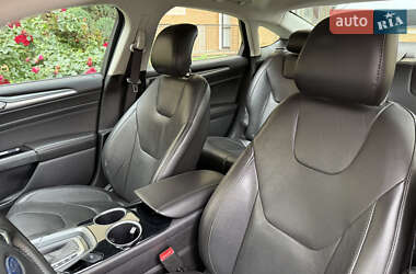 Седан Ford Fusion 2013 в 