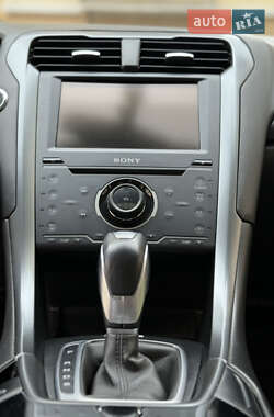 Седан Ford Fusion 2013 в 