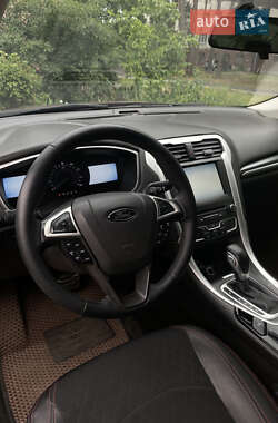 Седан Ford Fusion 2016 в 