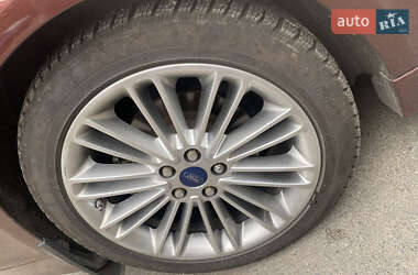 Седан Ford Fusion 2016 в 