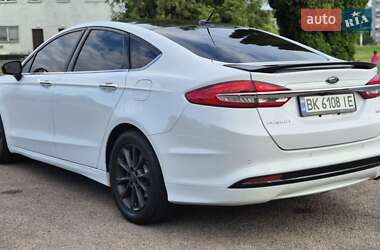 Седан Ford Fusion 2017 в 