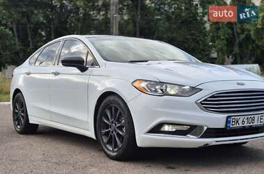 Седан Ford Fusion 2017 в 