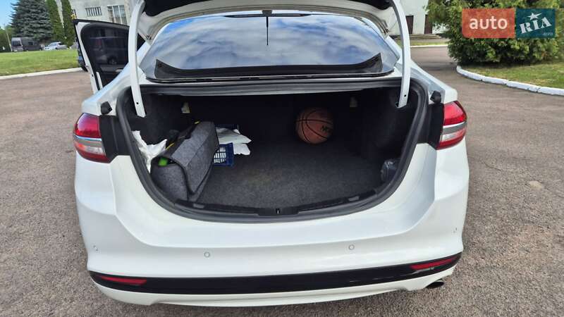 Седан Ford Fusion 2017 в Ровно
