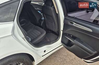 Седан Ford Fusion 2017 в 