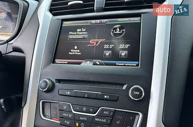 Седан Ford Fusion 2015 в 