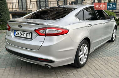 Седан Ford Fusion 2012 в 