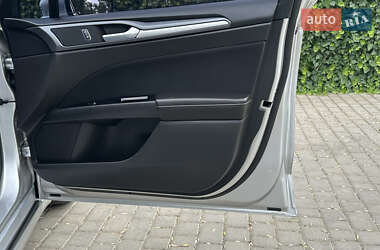 Седан Ford Fusion 2012 в 