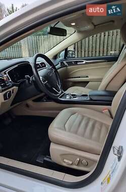 Седан Ford Fusion 2017 в 