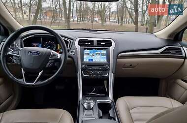 Седан Ford Fusion 2017 в 