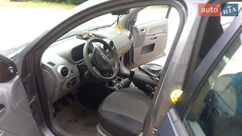 Хэтчбек Ford Fusion 2002 в Каменец-Подольском