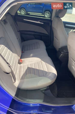Седан Ford Fusion 2015 в 