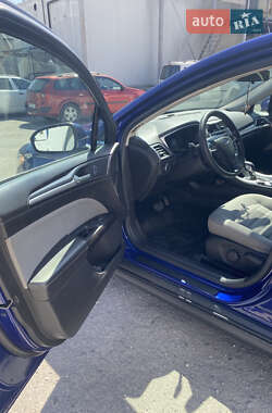 Седан Ford Fusion 2015 в 