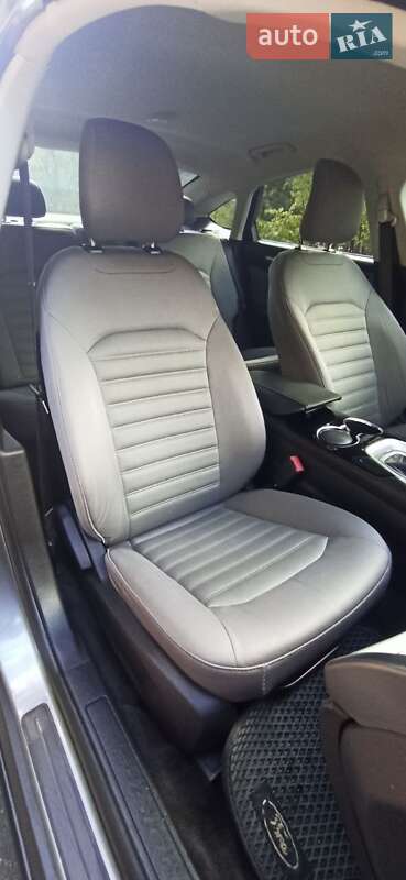 Седан Ford Fusion 2014 в Львове