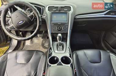 Седан Ford Fusion 2013 в 