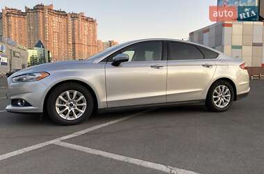 Седан Ford Fusion 2015 в 