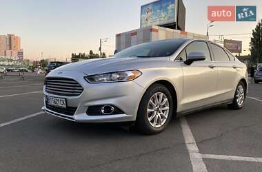 Седан Ford Fusion 2015 в 