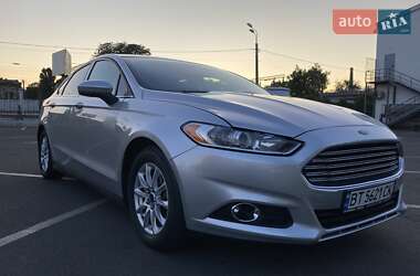 Седан Ford Fusion 2015 в 