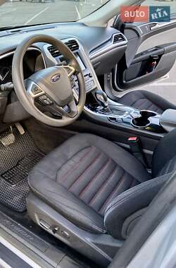 Седан Ford Fusion 2015 в 
