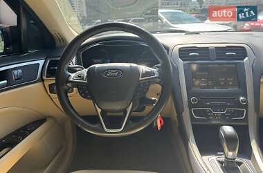 Седан Ford Fusion 2015 в 