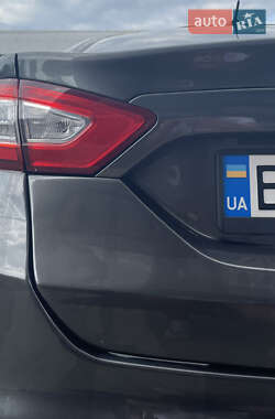 Седан Ford Fusion 2015 в 