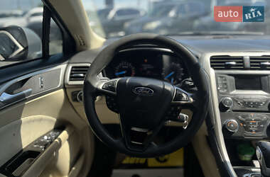 Седан Ford Fusion 2015 в 