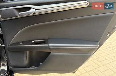 Седан Ford Fusion 2017 в 