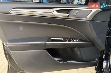 Седан Ford Fusion 2017 в 