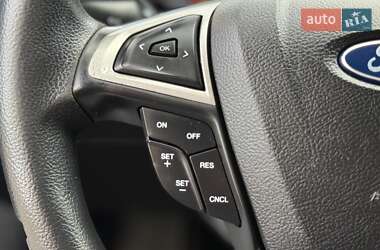 Седан Ford Fusion 2017 в 