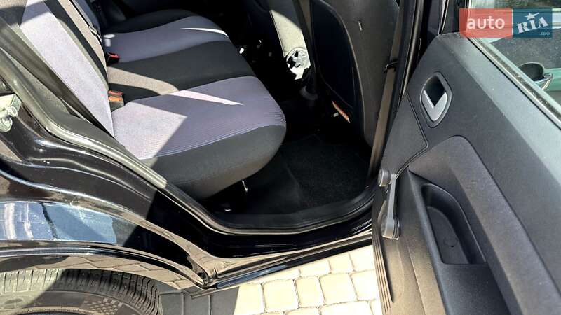 Хэтчбек Ford Fusion 2009 в Луцке
