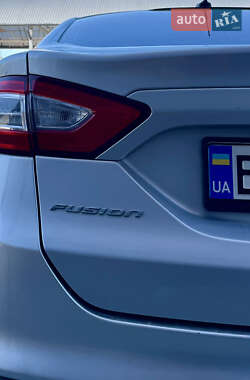 Седан Ford Fusion 2015 в 