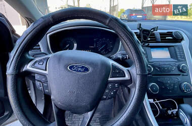 Седан Ford Fusion 2015 в 