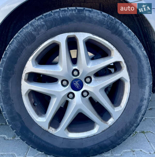 Седан Ford Fusion 2015 в Львове