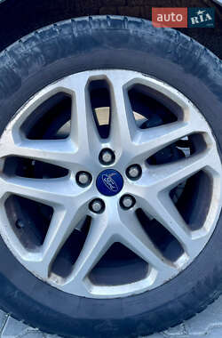 Седан Ford Fusion 2015 в 