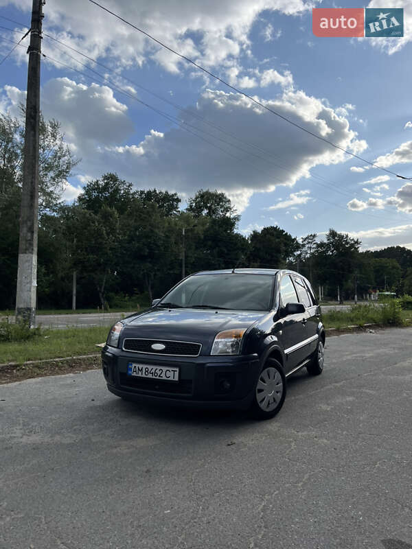 Хэтчбек Ford Fusion 2006 в 