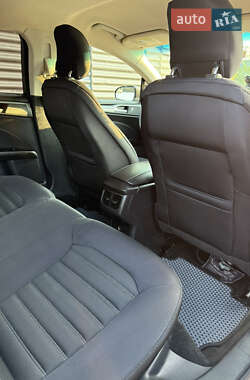 Седан Ford Fusion 2014 в 