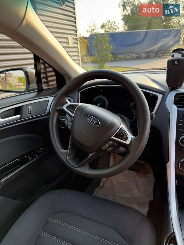 Седан Ford Fusion 2014 в Калуше