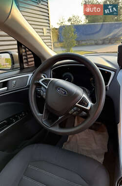 Седан Ford Fusion 2014 в 
