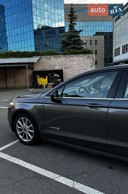 Седан Ford Fusion 2017 в 