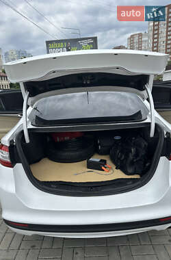 Седан Ford Fusion 2013 в 