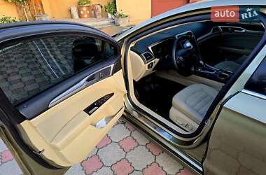 Седан Ford Fusion 2012 в 