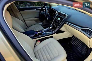 Седан Ford Fusion 2012 в 