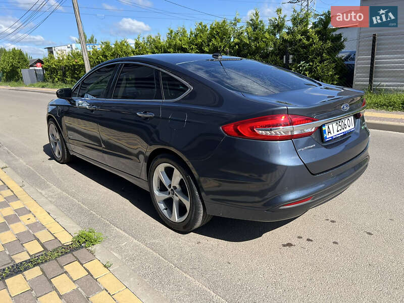Седан Ford Fusion 2017 в Вишневом