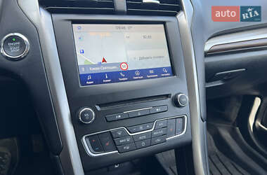 Седан Ford Fusion 2017 в 