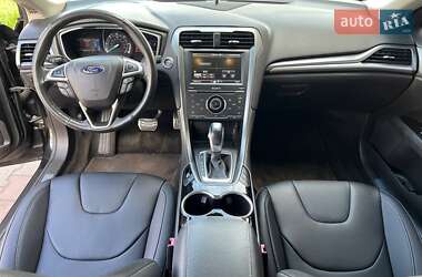 Седан Ford Fusion 2013 в 