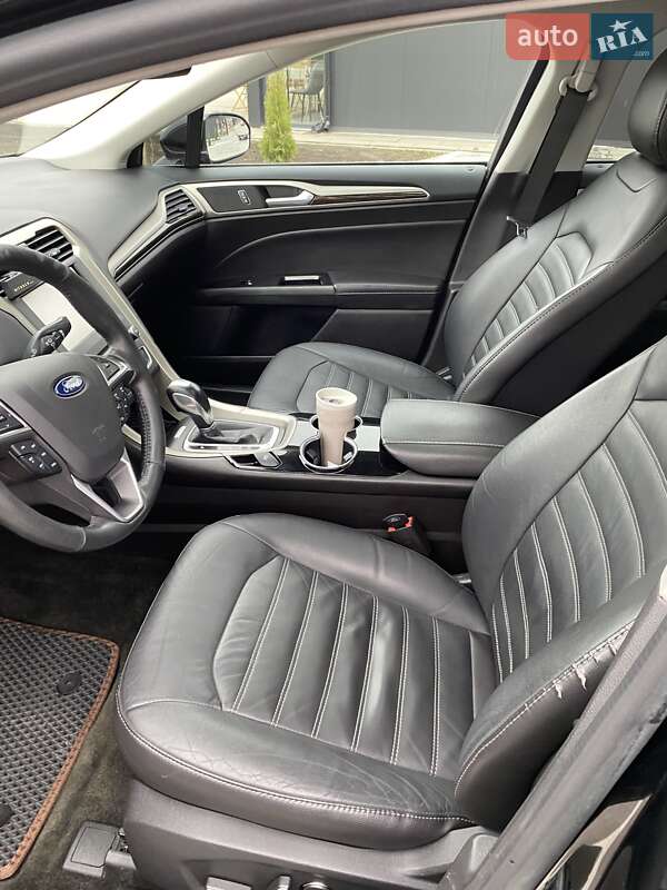 Седан Ford Fusion 2016 в Снятине