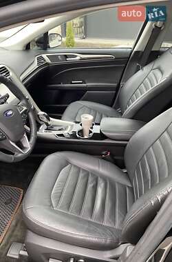Седан Ford Fusion 2016 в 